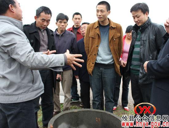 茶陵县秩堂乡人大主席罗雄一行到槚山乡考察