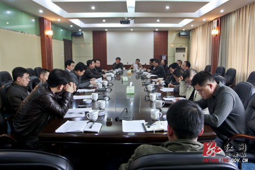 我县召开马路市场专项整治工作会议