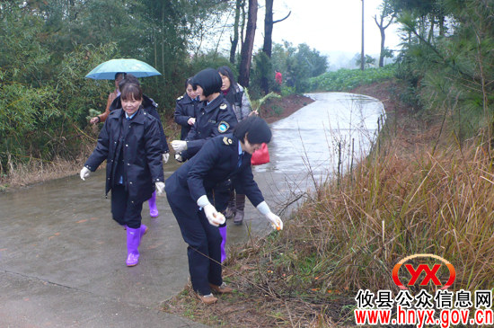 庆“三·八”:攸县药监局女干部到盘塘村开展“结对共建”活动