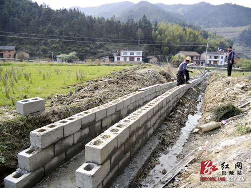 十都镇掀起兴修农田水利建设高潮