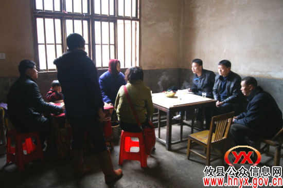 【结对共建】攸县城管局工作队员走访谭洲社区特困户
