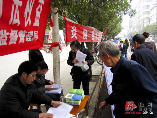 县农业局开展＂消费与安全＂年主题宣传活动