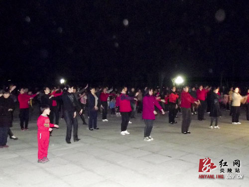 军魂广场舞 舞动水口镇妇女们的英姿
