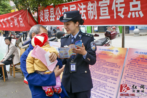 【学雷锋 见行动】炎陵公安民警学雷锋活动常态化