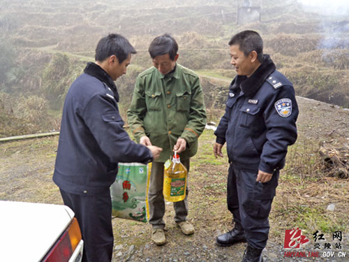 【学雷锋 见行动】炎陵交警大队学雷锋在行动