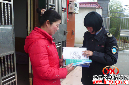 庆“三·八”:攸县药监局女干部到盘塘村开展“结对共建”活动