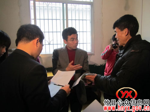 攸县政府办组织人员到新市镇新联村开展结对帮扶活动