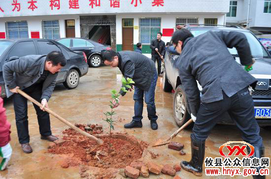 【结对共建】攸县广播电视台与小集村携手绿化忙