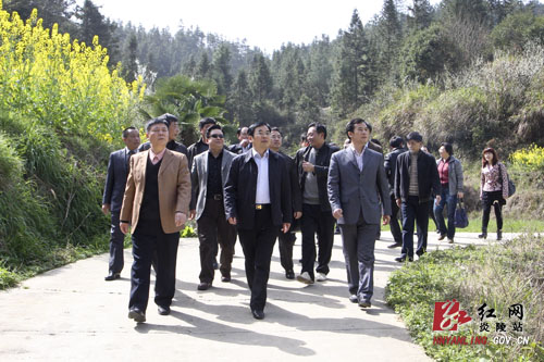 省财政厅农业处与中村乡心田村开展＂支部共建＂活动