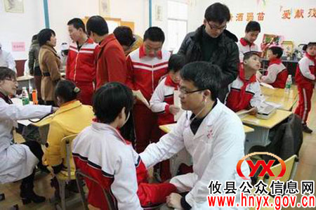 攸县人民医院举行“学雷锋,送温暖”义诊活动