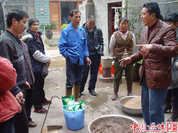 科技下乡助春耕