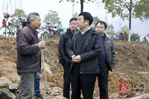 县委书记率先开展＂三兴三治、四联四促＂活动