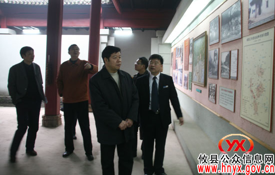 邝邹飞一行视察谭震林陵园、生平业绩陈列室改造工作