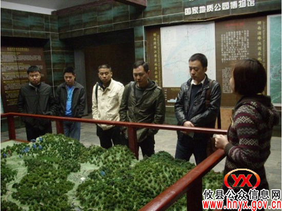 “蔡伦竹海”总经理助理黄鹏一行到酒仙湖景区考察交流