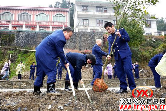 【结对共建】攸县工商局组织机关干部到湖南坳乡排山村植树