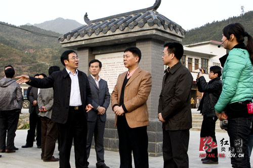 省财政厅农业处与中村乡心田村开展＂支部共建＂活动