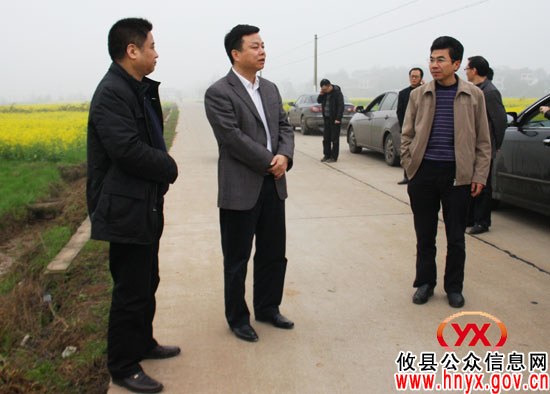 胡湘之在坪阳庙乡视察工作时强调：粮食生产是重中之重