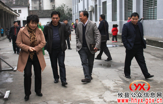 谈湘旭一行到联星街道办事处调研教育卫生工作