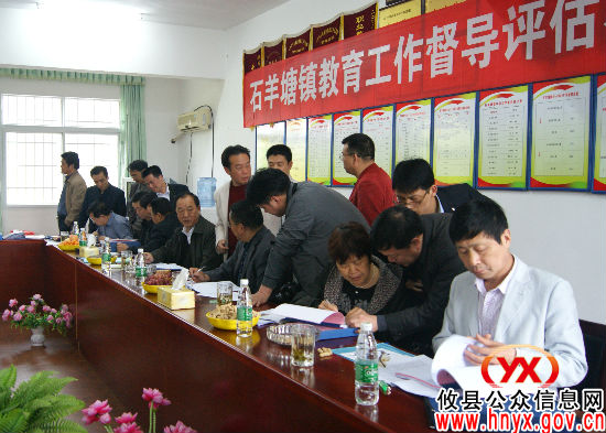 省教育督导评估考核组到莲塘坳镇等地学校进行考核