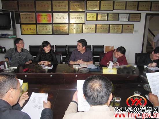 吴爱清一行深入乡镇就发展壮大村级集体经济进行座谈调研