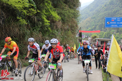 百名骑手挑战自我，炎陵选手进入十强