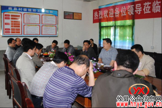 市纪委常委、监察局局长周小毛一行到莲塘坳镇阳升观村指导工作