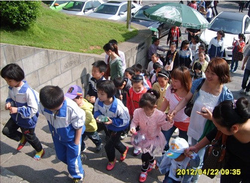 区城建局党支部联合株洲志愿者联盟开展为贫困学生送温暖活动