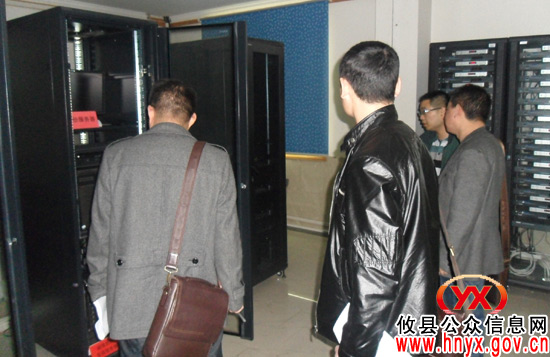市卫生局总会计师李晓兵一行来攸县开展县级医院信息化建设初评验收
