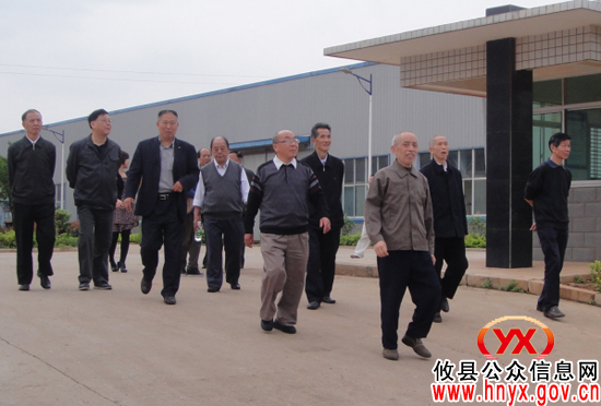 攸县经信局组织老干部参观全县经济社会发展重点项目