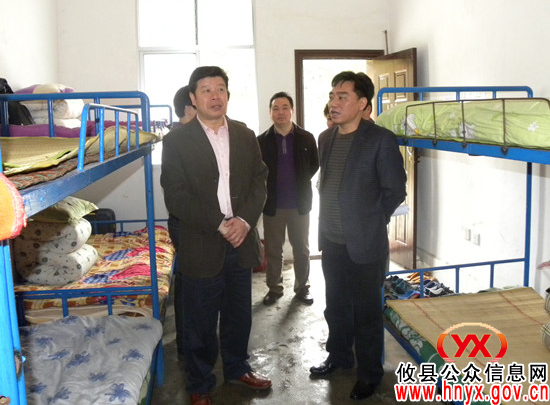 邝邹飞一行调研教育工作