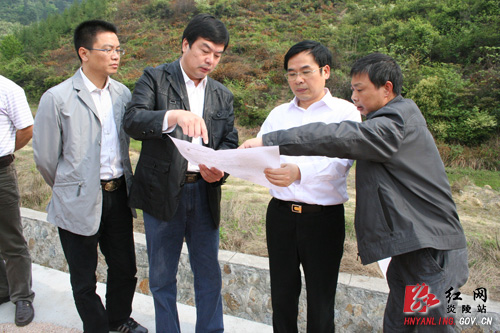 黄诗燕深入园区开展“四联四促抓落实”活动