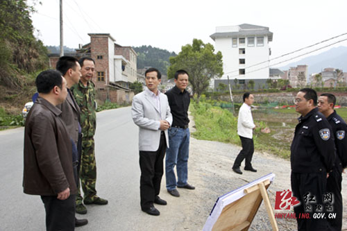 刘正平：引导文明祭扫 严控森林火险