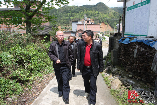 炎陵环保世纪行活动 助推＂美丽炎陵、清洁家园＂大行动