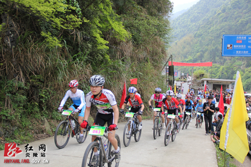 百名骑手挑战自我，炎陵选手进入十强