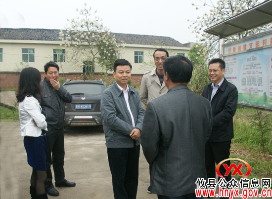 胡湘之一行到菜花坪镇现场办公 提出“五个力”的要求