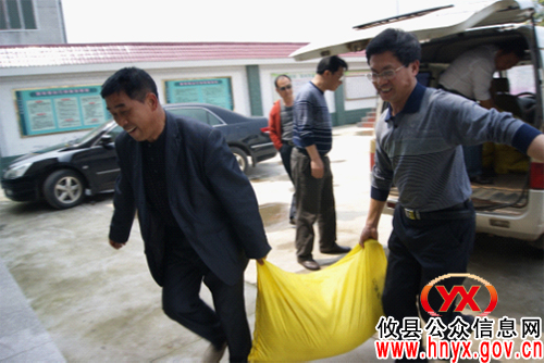 【结对共建】攸县财政局把肥料送到结对农户家门口 获好评