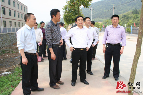 黄诗燕深入园区开展“四联四促抓落实”活动