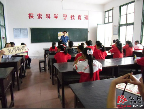 十都镇：青年人进校园 助推教育强镇