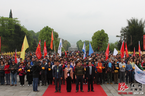 全国各地5000余名户外爱好者齐聚炎帝陵祭祀始祖炎帝