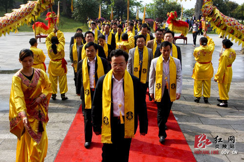 随县党政正职代表团一行来炎祭祀炎帝