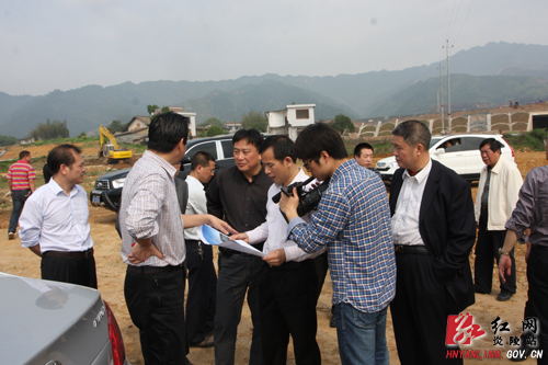 刘正平：高档次统筹规划 努力打造高品质城市