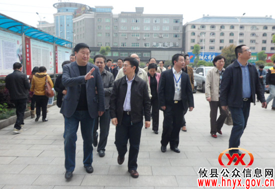 省卫生厅副厅长陈小春来攸县调研县级公立医院改革