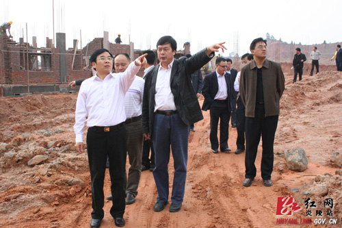 黄诗燕深入园区开展“四联四促抓落实”活动