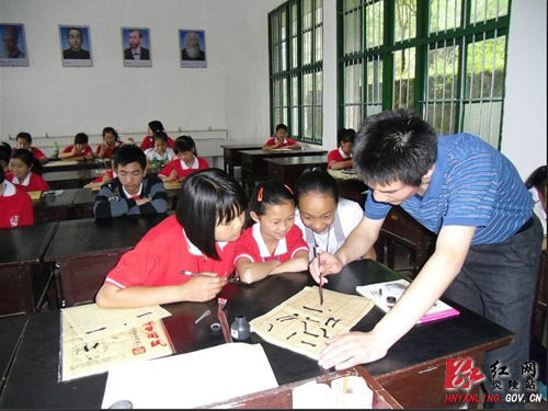 十都镇：青年人进校园 助推教育强镇