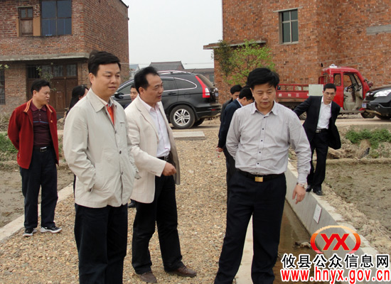胡湘之视察县国家农业综合开发新市镇高标准农田示范工程项目