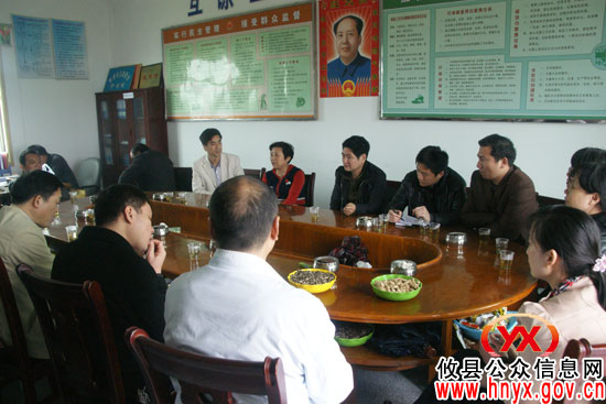 夏玉珠率县政协工作人员到大同桥罗潭村指导“城乡同治”工作