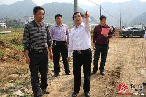 黄诗燕深入园区开展“四联四促抓落实”活动