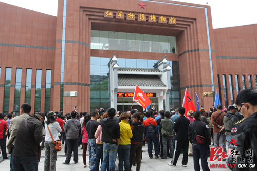 全国各地5000余名户外爱好者齐聚炎帝陵祭祀始祖炎帝