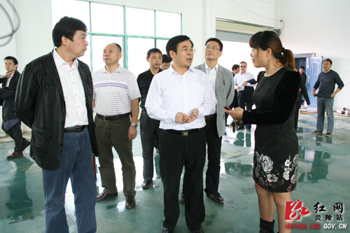 黄诗燕深入园区开展“四联四促抓落实”活动