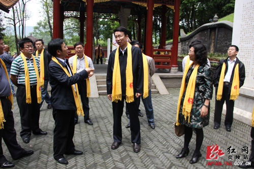 中共广东省佛山市委副书记、市长刘悦伦一行来炎祭祀始祖炎帝